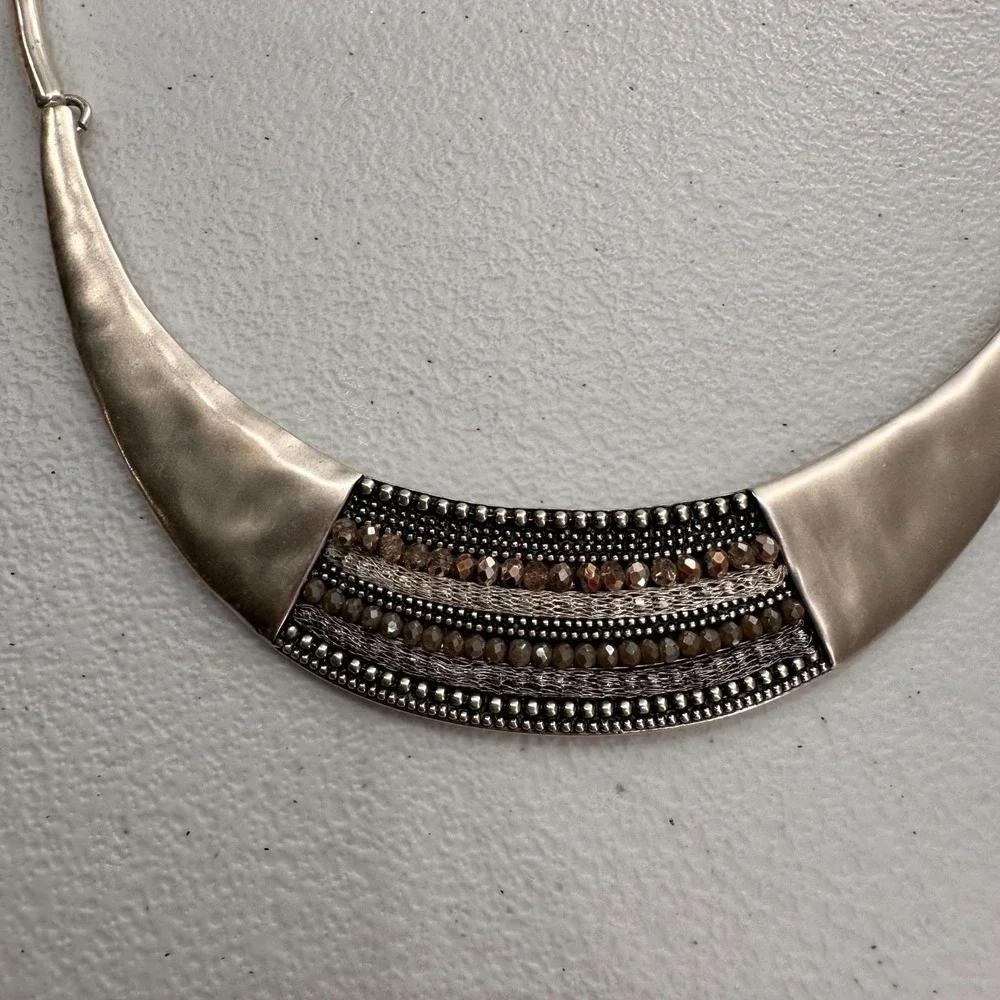 Chicos Elegant Hammered Collar Silver Tone Bib Necklace Beaded Accent Adjustable
